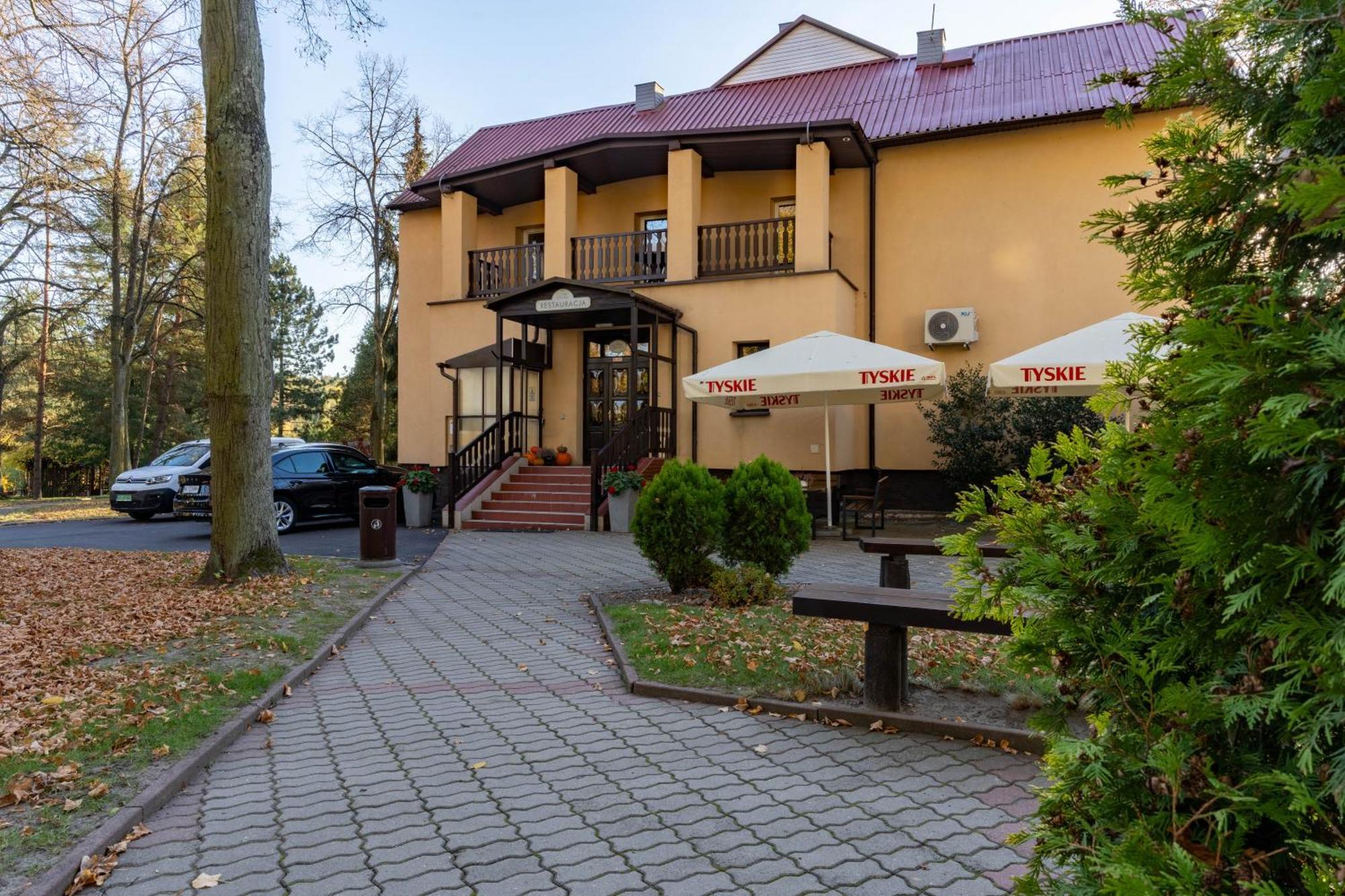 Hotel W Dobieszkowie Stryków Extérieur photo