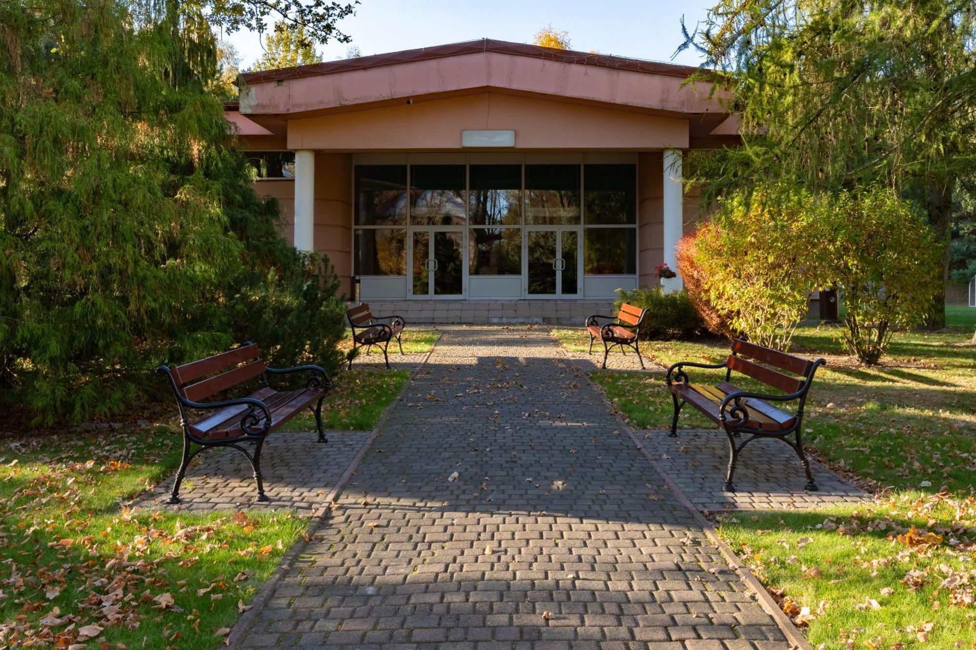 Hotel W Dobieszkowie Stryków Extérieur photo