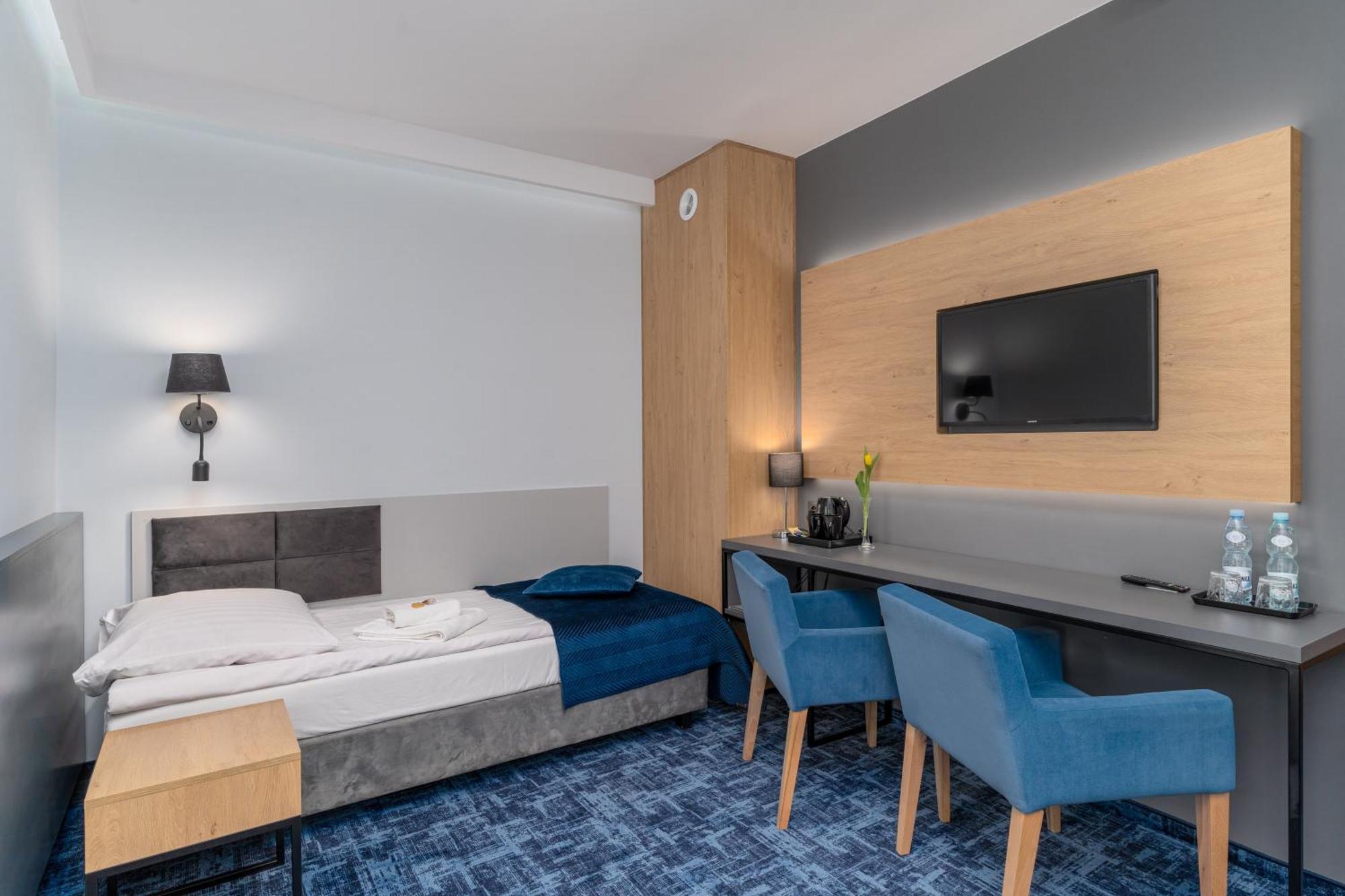 Hotel W Dobieszkowie Stryków Extérieur photo