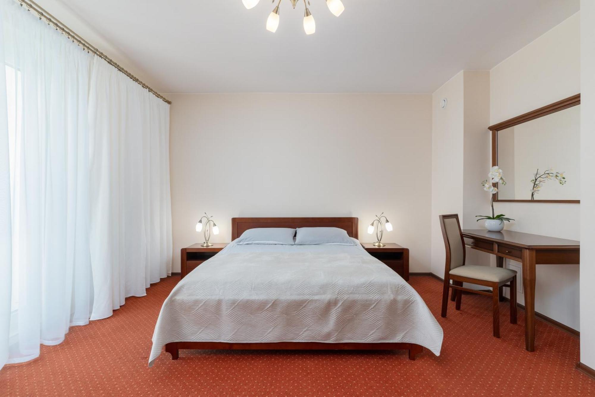 Hotel W Dobieszkowie Stryków Extérieur photo