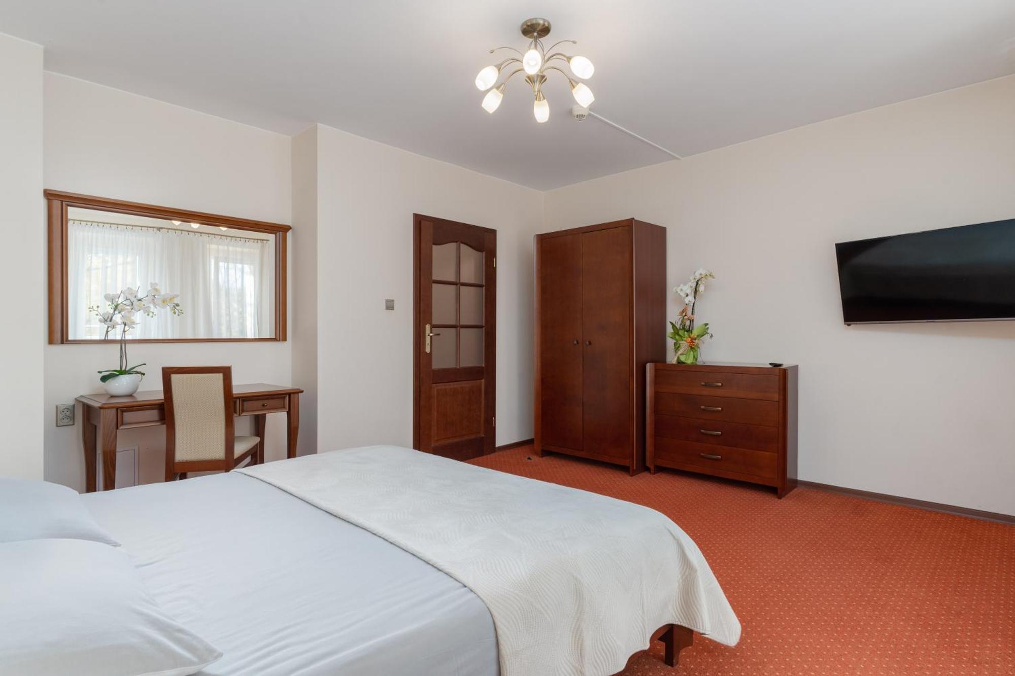 Hotel W Dobieszkowie Stryków Extérieur photo