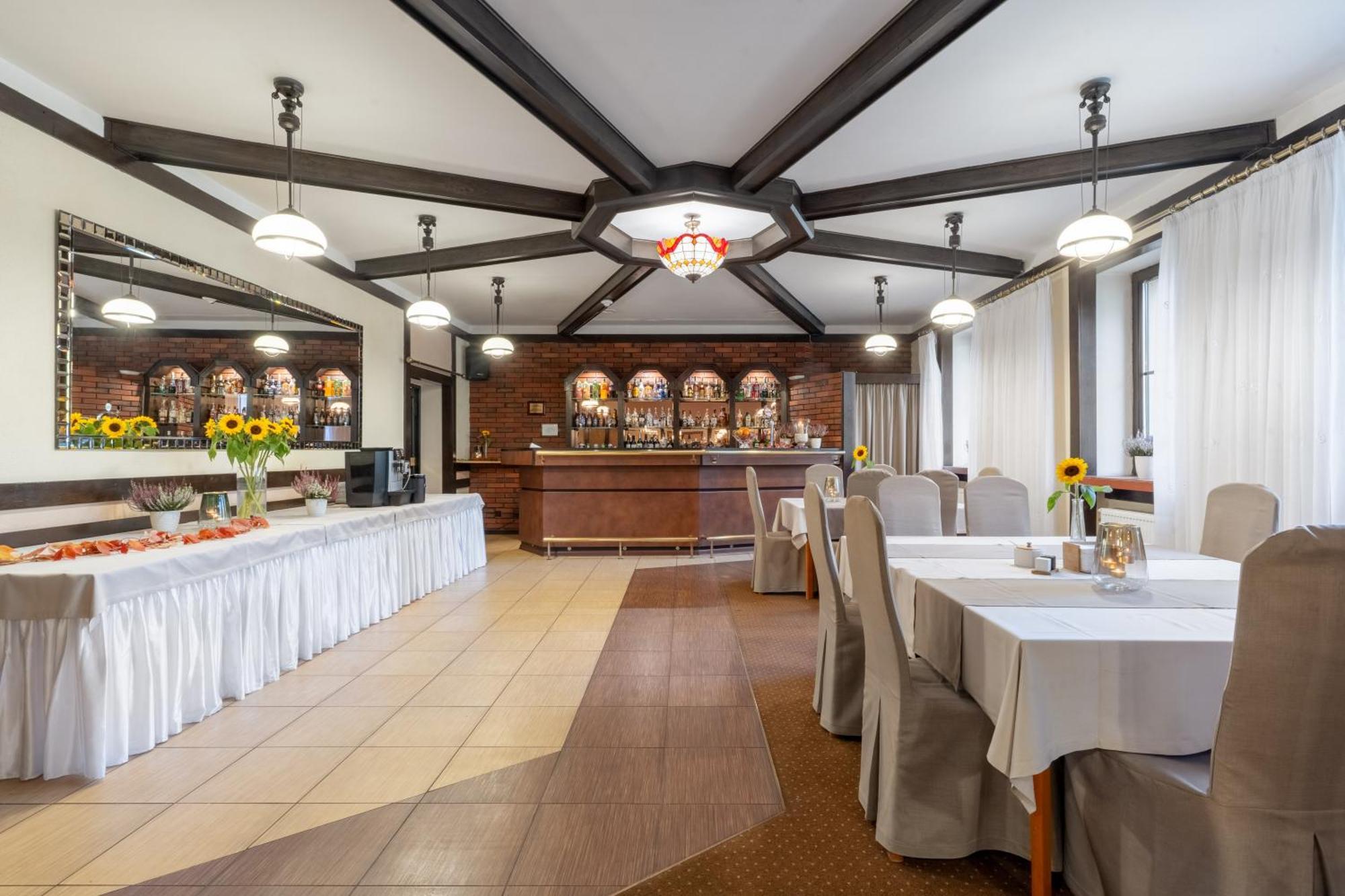 Hotel W Dobieszkowie Stryków Extérieur photo