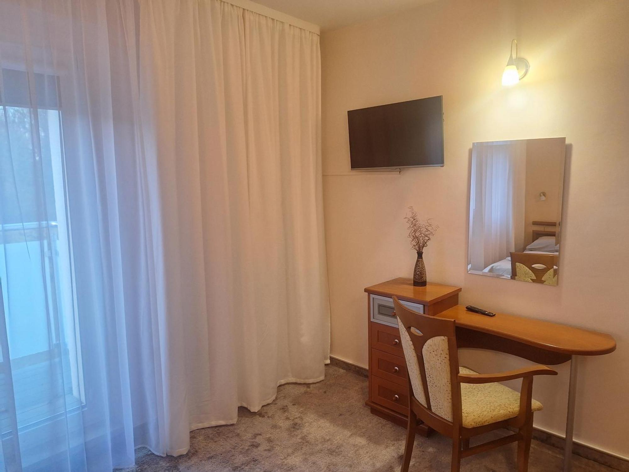 Hotel W Dobieszkowie Stryków Extérieur photo